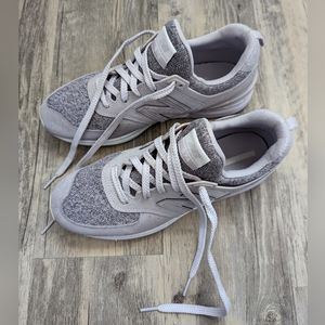 New Balance light purple sneakers 8.5